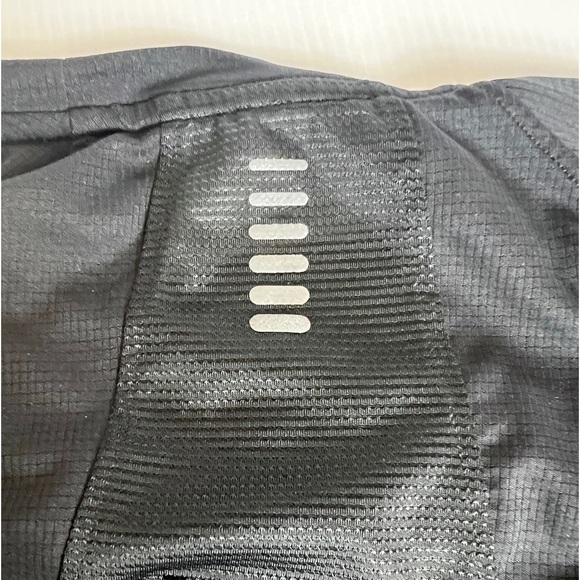 Under Armour Run Vented Women’s shirt black XL - Picture 6 of 15